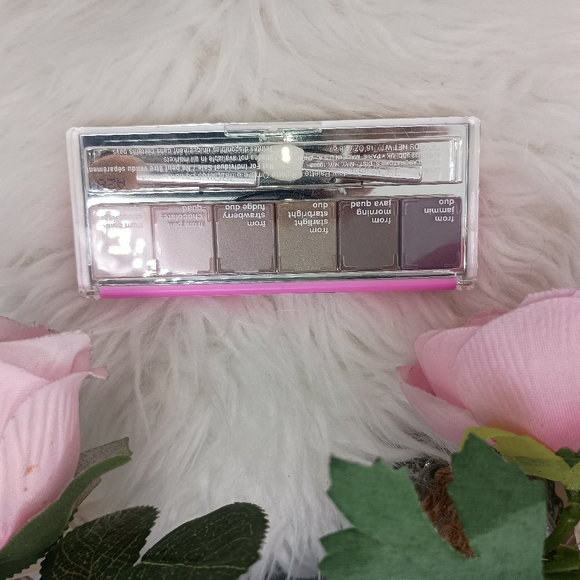 CLINIQUE LIMITED EDITION ALL ABOUT SHADOW PALETTE. - Picture 4 of 4